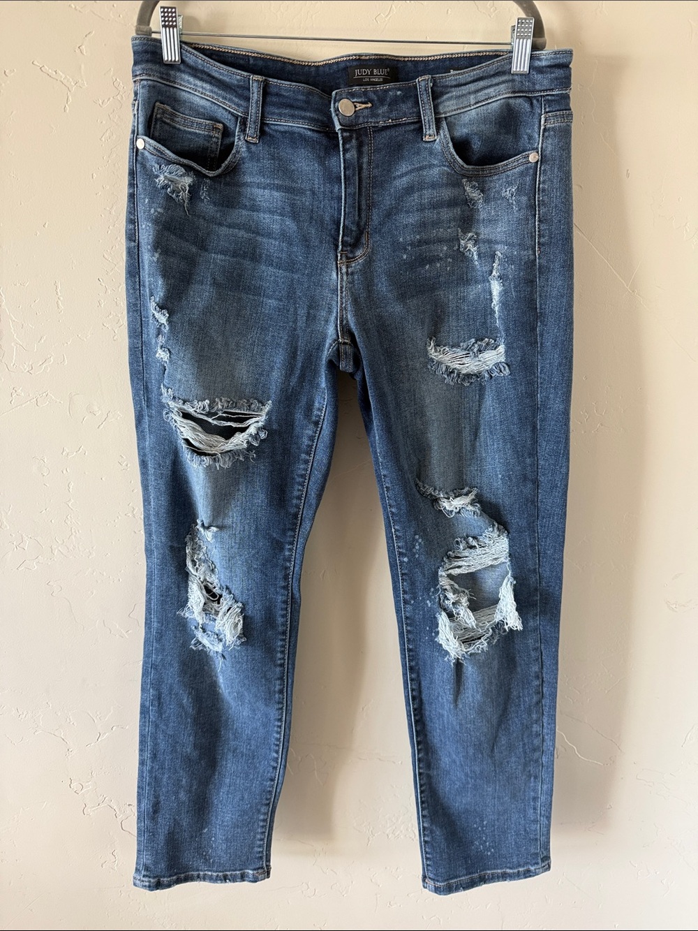 Judy Blue Ripped Boyfriend Jeans in Medium Blue Wash